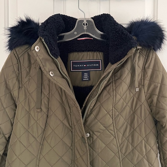 NWOT Tommy Hilfiger Water Resistant Faux Fur Trim Hood Puffer Coat M Green/Blue - Picture 6 of 15
